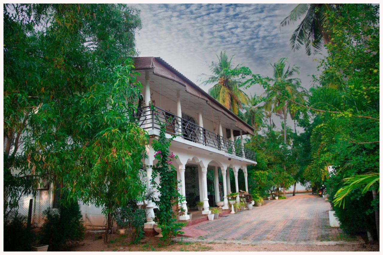 French Garden Resort Uppuveli Exterior foto