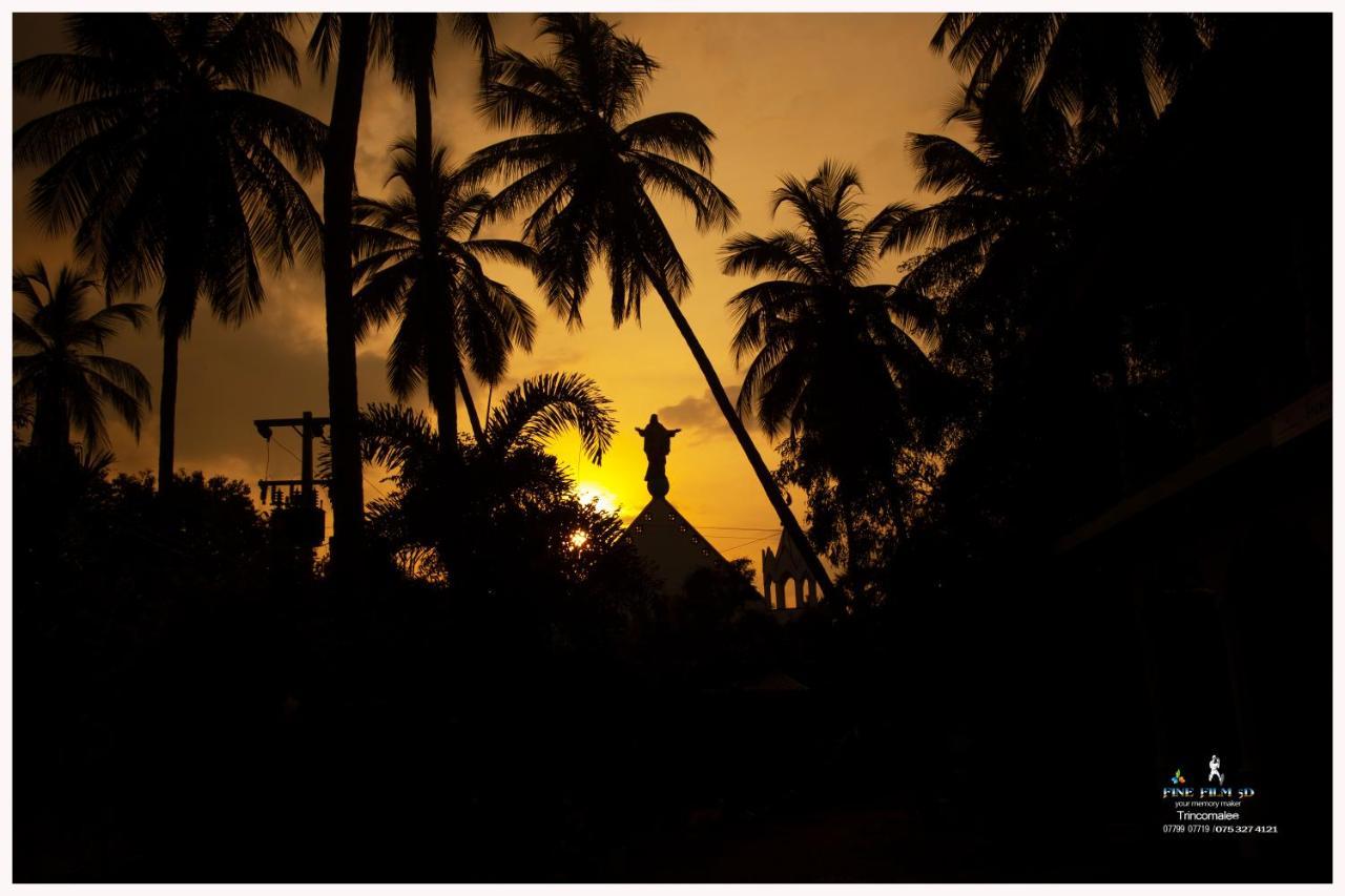 French Garden Resort Uppuveli Exterior foto